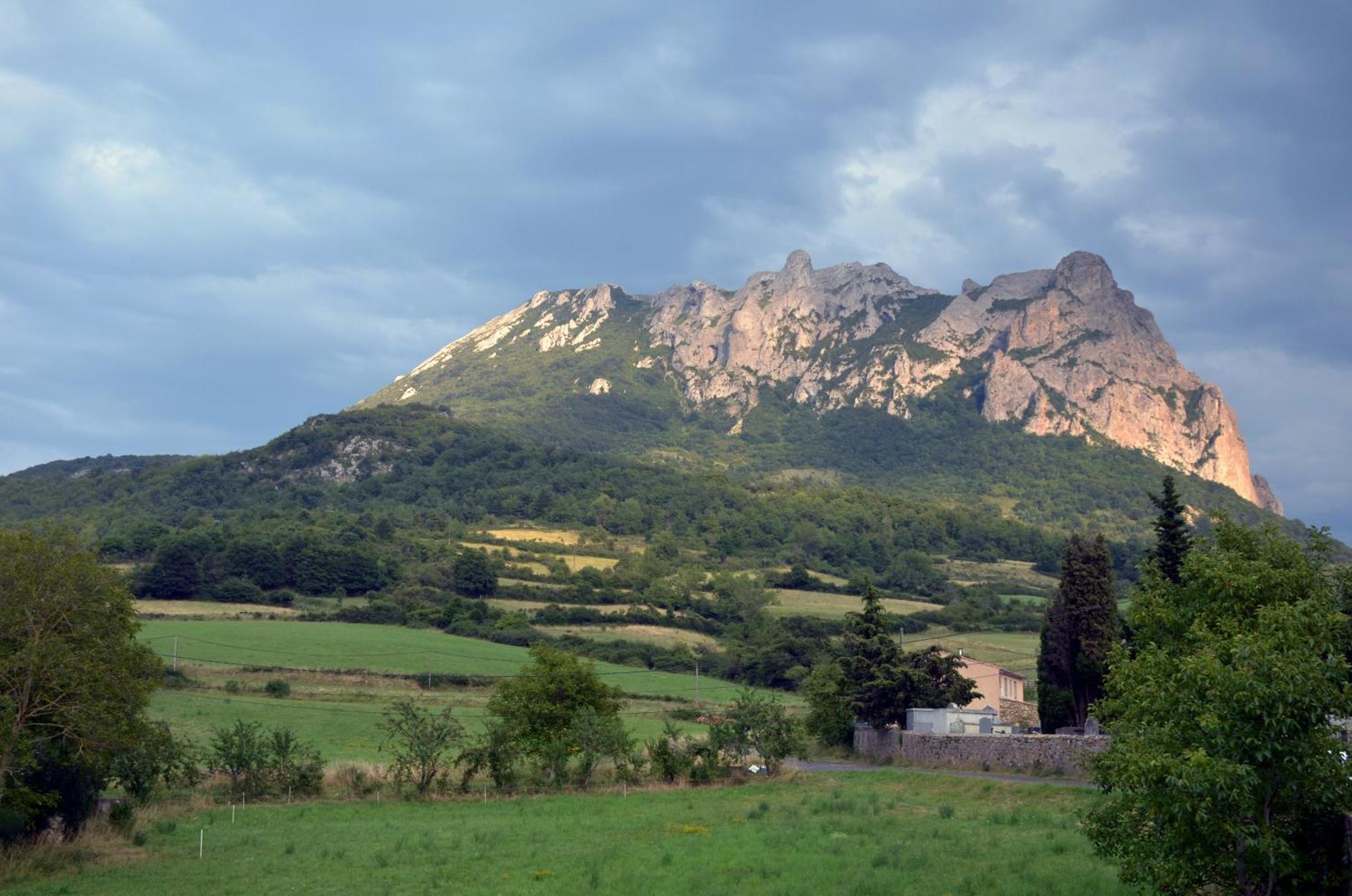 Le Chateau Camps-sur-l'Agly Esterno foto