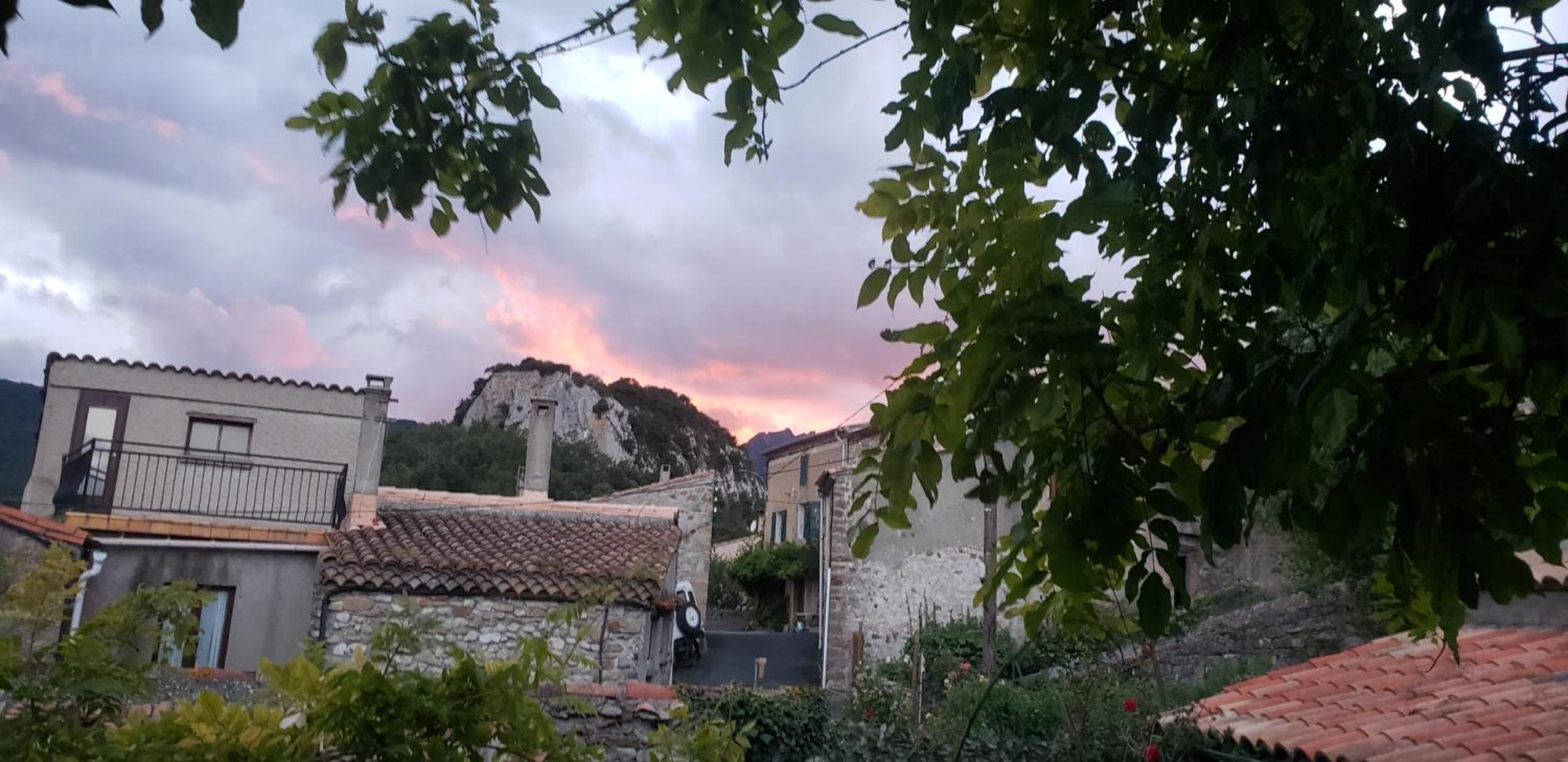 Le Chateau Camps-sur-l'Agly Esterno foto